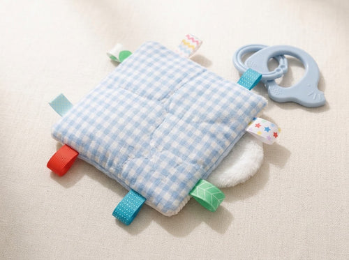 Baby Knot, sensory attachment blanket from Abrazo Suave